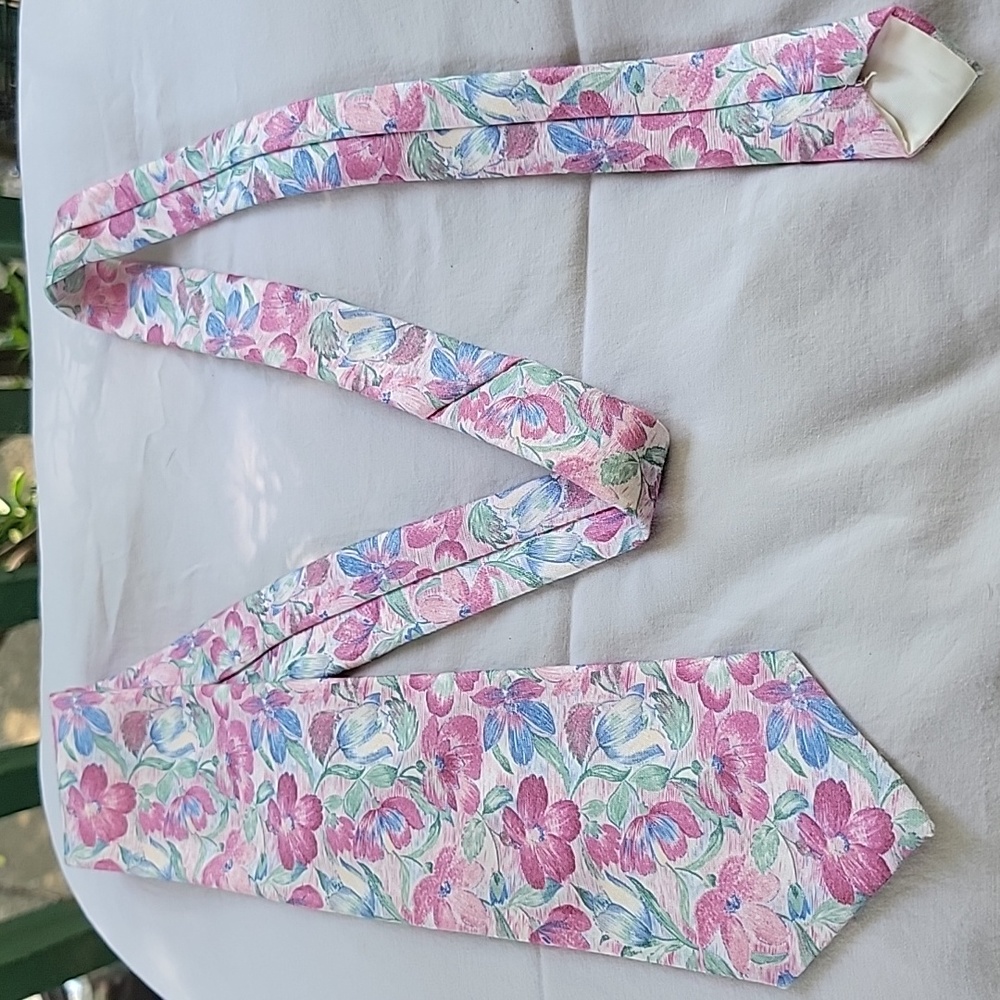 Vintage Men's Royal Knight Necktie, Pink, Blue and Green Floral. 56" Long